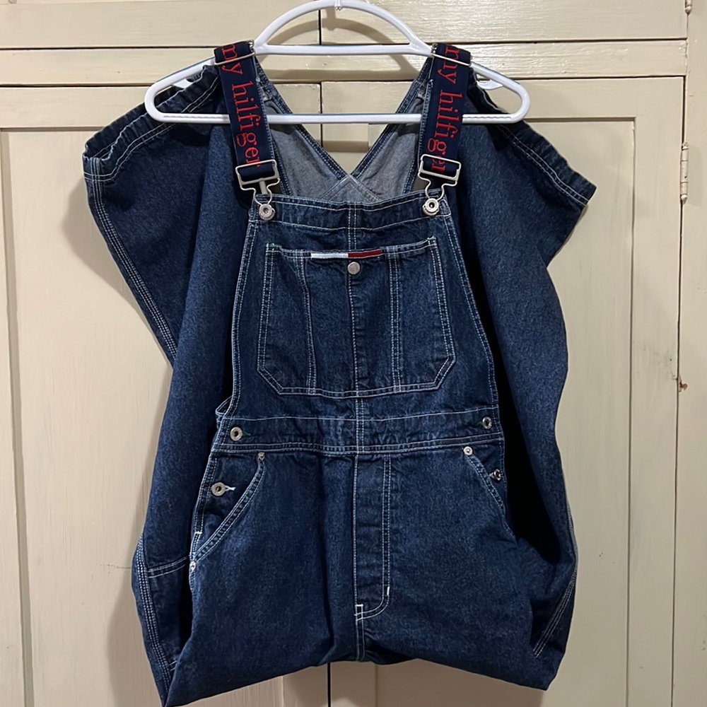 Super cute Tommy bib overalls in perfect like new condition ❤️